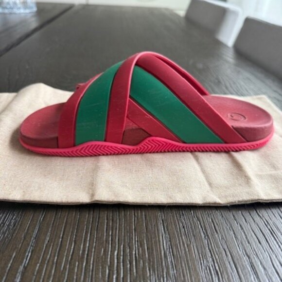 Gucci Women's Slides with Web Detail & Pink Sole – Chic & Comfortable - Picture 7 of 11